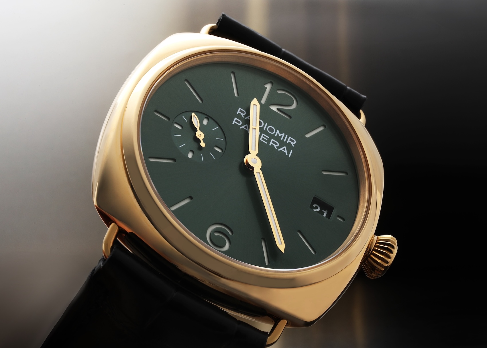 Panerai Radiomir Quaranta PAM01437 in polished yellow gold featuring a sun-brushed green sandwich dial and black leather strap.