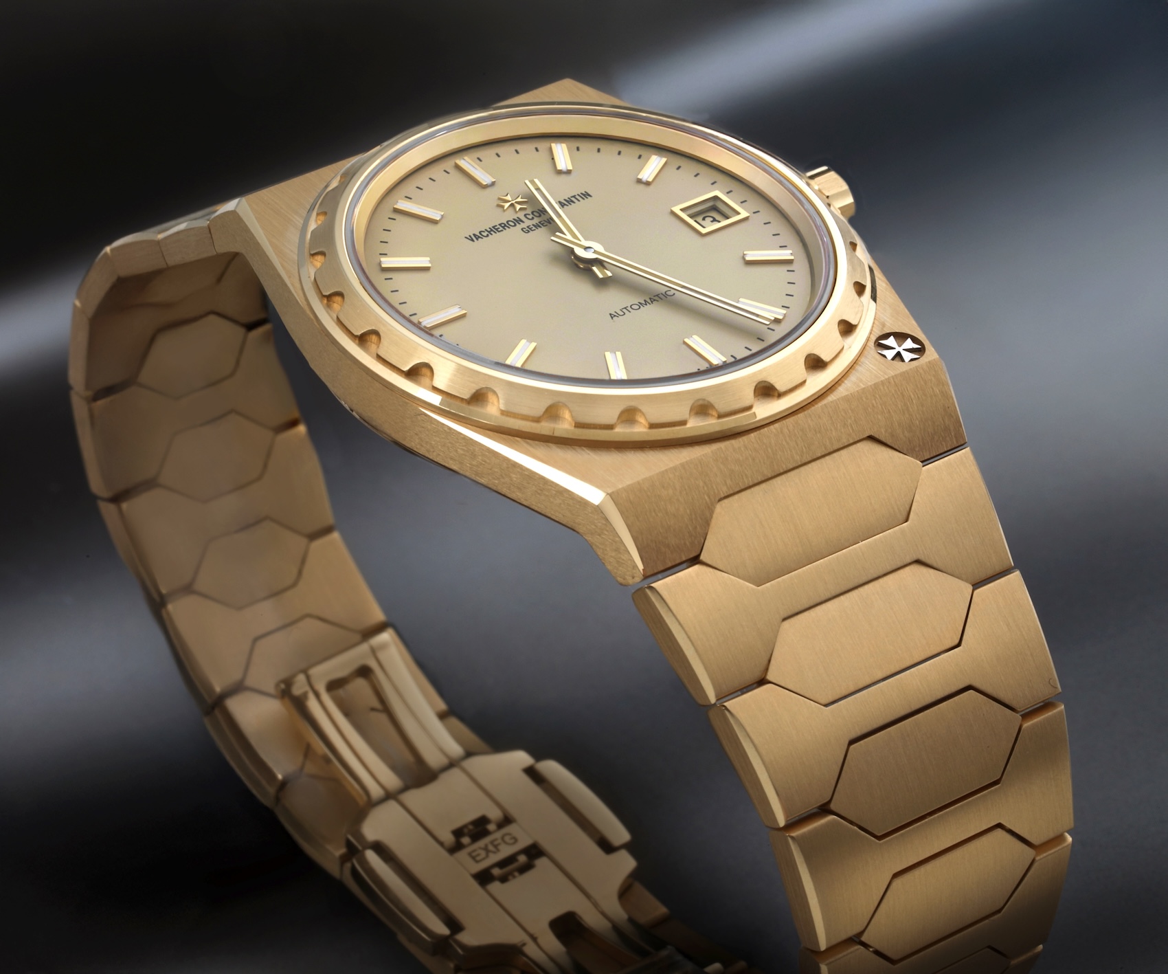 Angled view of the 18K yellow gold Vacheron Constantin Historiques 222 watch showing the dial, fluted bezel, and integrated bracelet.